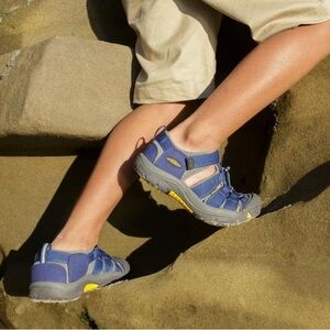 Keen Newport closed toe shoes